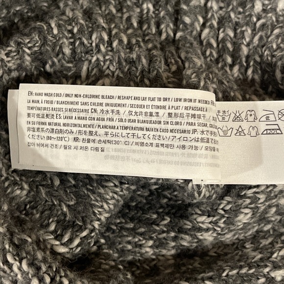 Abercrombie & Fitch‎ Women's Crew Neck Gray Knit Sweater Long Sleeve Size XS - Picture 11 of 11